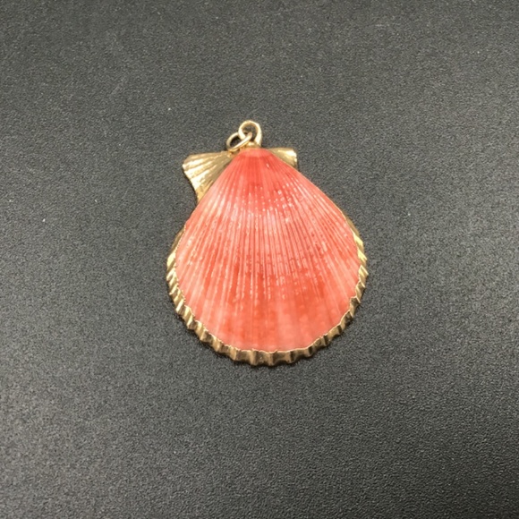 Choice of 2 Seashell Pendant with Electroplated Silver or Gold Edges. - Picture 7 of 12